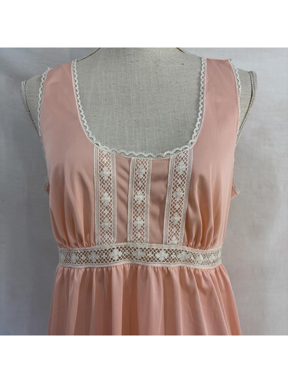 Peachy pink nylon lace chemise gown vintage 70s sz medium - Picture 2 of 4